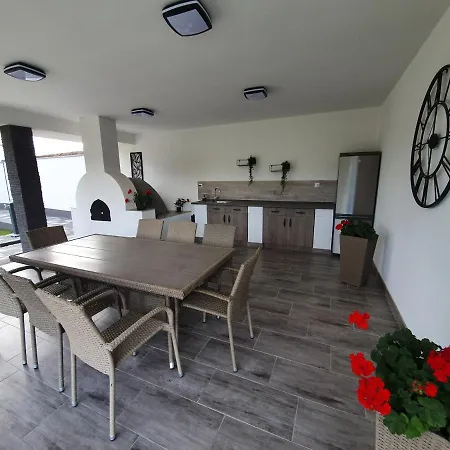 Solymos Apartmanhaz Διαμέρισμα Vamosatya