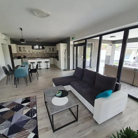 Solymos Apartmanhaz *