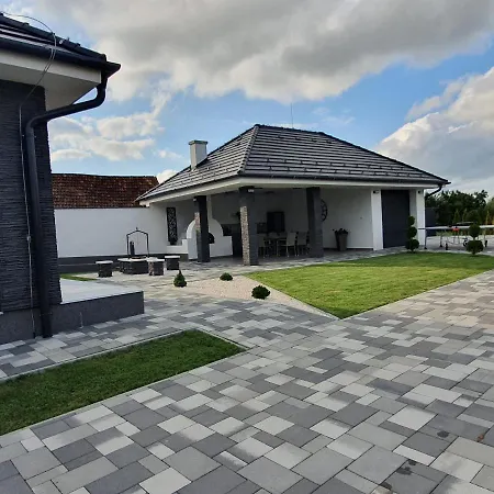 아파트 Solymos Apartmanhaz