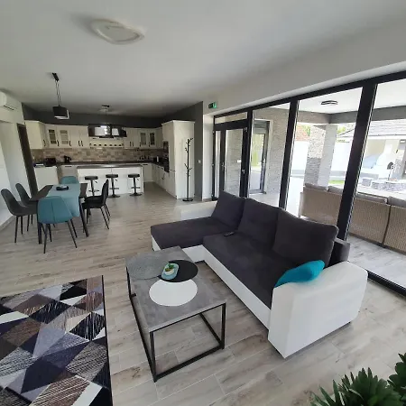 Solymos Apartmanhaz 아파트 *