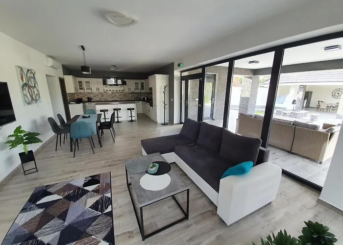Solymos Apartmanhaz *