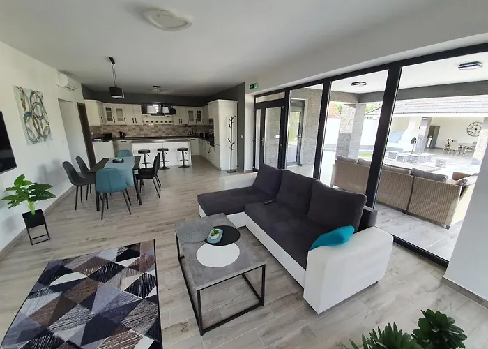 Solymos Apartmanhaz 아파트 *